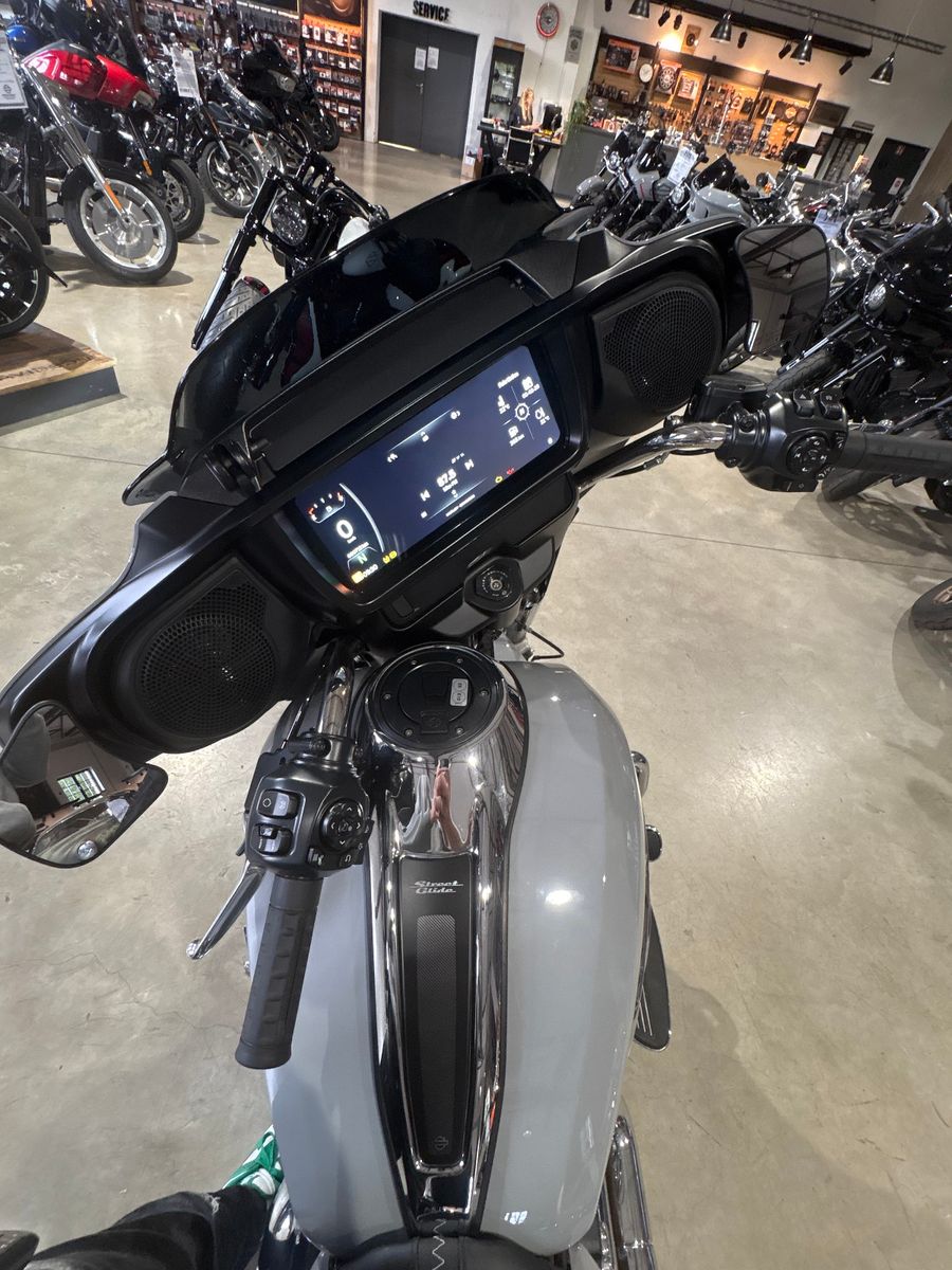 Fahrzeugabbildung Harley-Davidson Street Glide 117