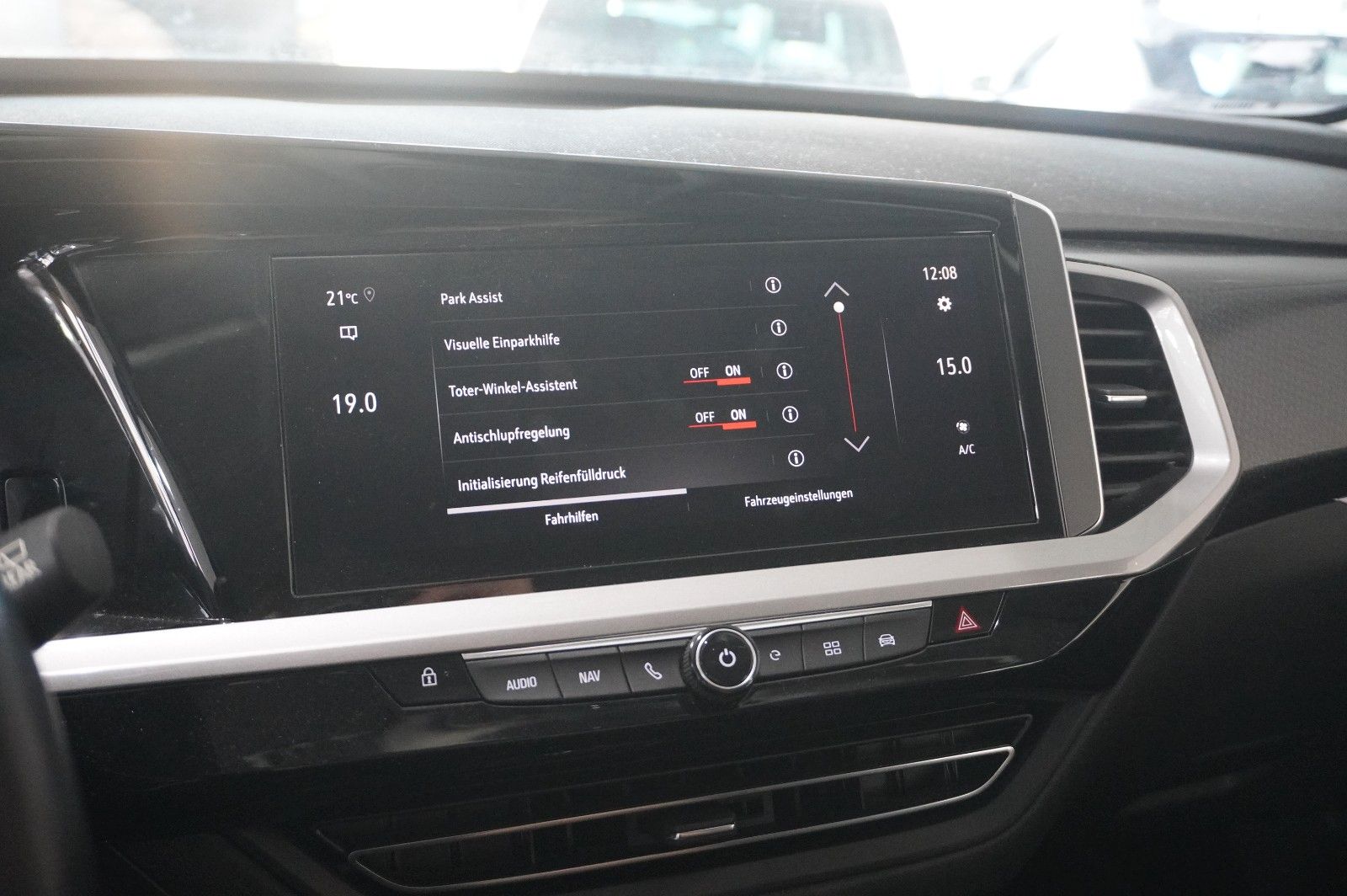 Fahrzeugabbildung Opel Grandland (X) ULTIMATE 4HYBRID NAVI/LED/360°/DAB