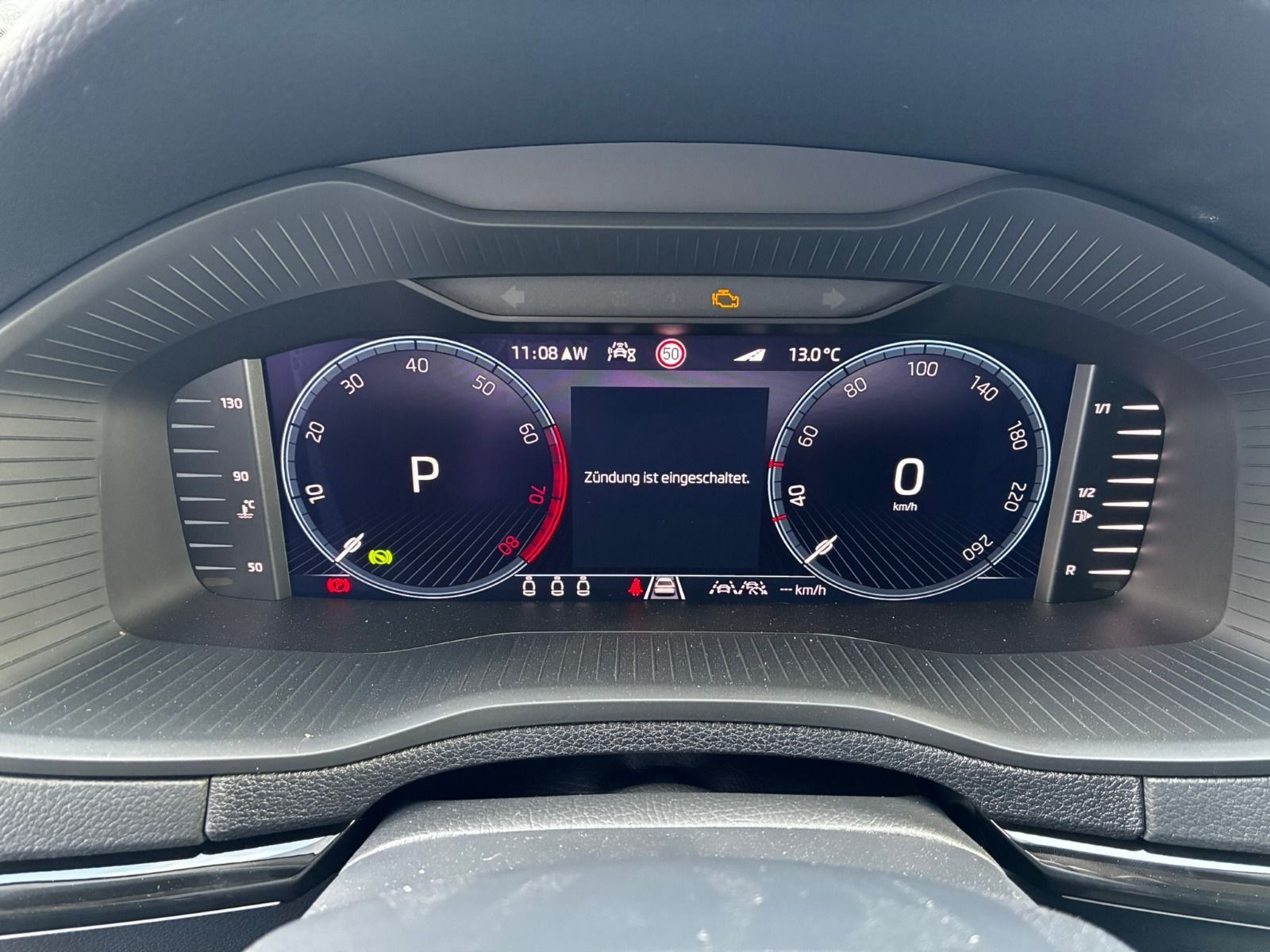 Fahrzeugabbildung SKODA Karoq 1.5 TSI DSG*AHK*RFK*ACC*eHeck