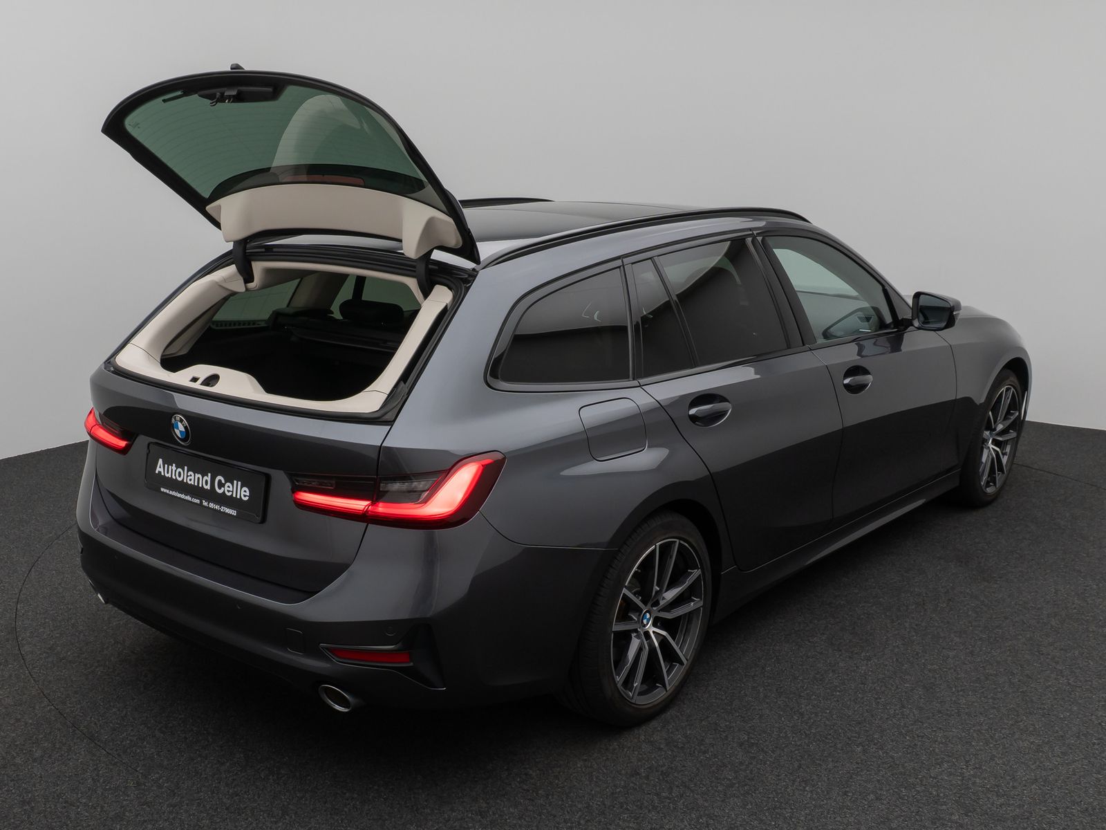 Fahrzeugabbildung BMW 320d xD  Sport Line Panorama DAB H/K Stop&Go AHK