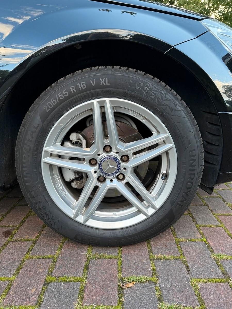 Mercedes-Benz C200 2011 — photo 8