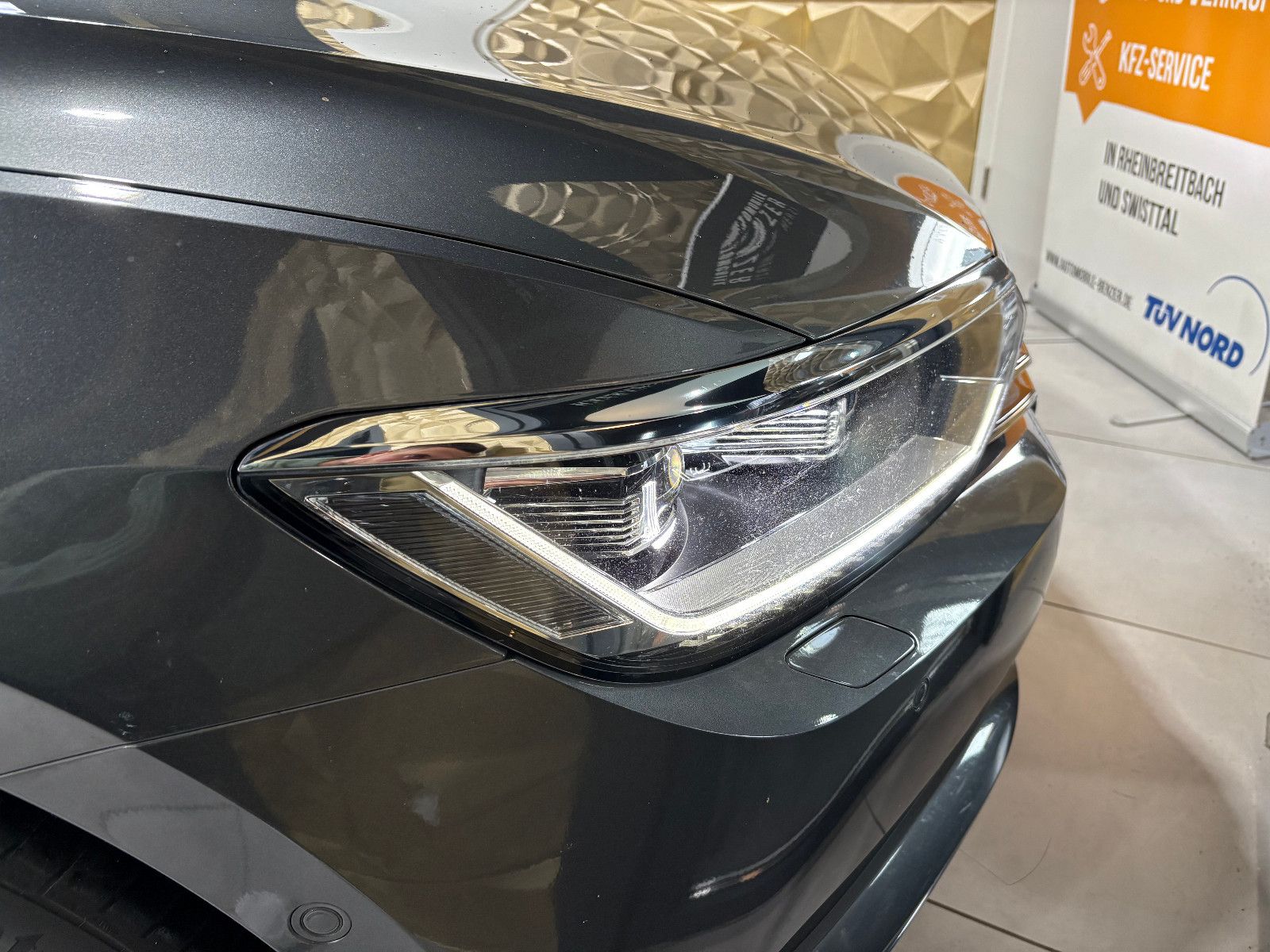 Fahrzeugabbildung Volkswagen Passat Variant Highline BMT/KAMERA/NAVI/SHZ/ACC/