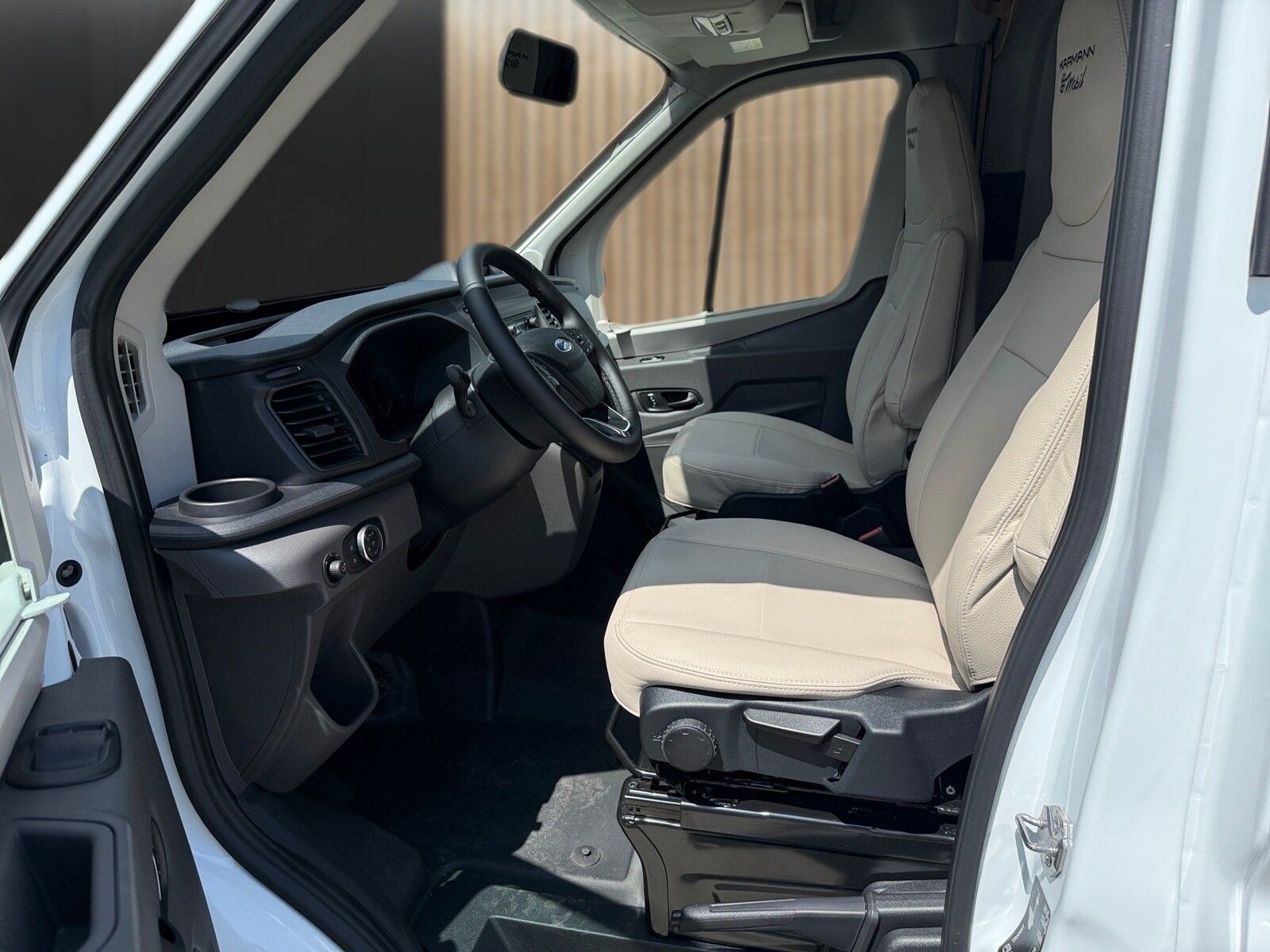 Fahrzeugabbildung Karmann Dexter 4x4 DE 570 AW Allrad 4x4, Rückfahrkamera