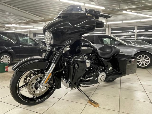 Harley-Davidson Street Glide CVO 110 Screamin Eagle  11.436 km