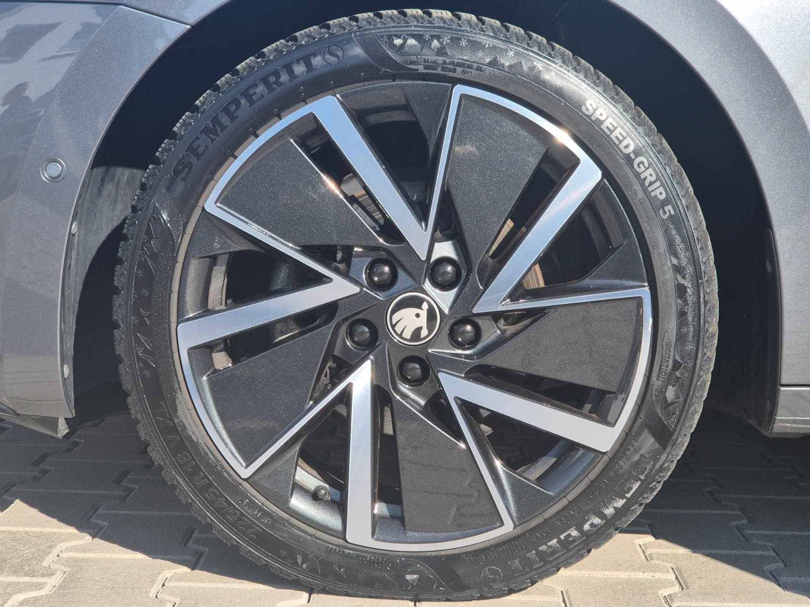 Fahrzeugabbildung SKODA Octavia 1.5 DSG Sportline PANO*MATRIX*AHK*5J.GAR