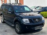 Nissan Pathfinder 3.0 dCi LE-EURO 5-HU 04.2028-AUTOMATI - schwarze Nissan Pathfinder