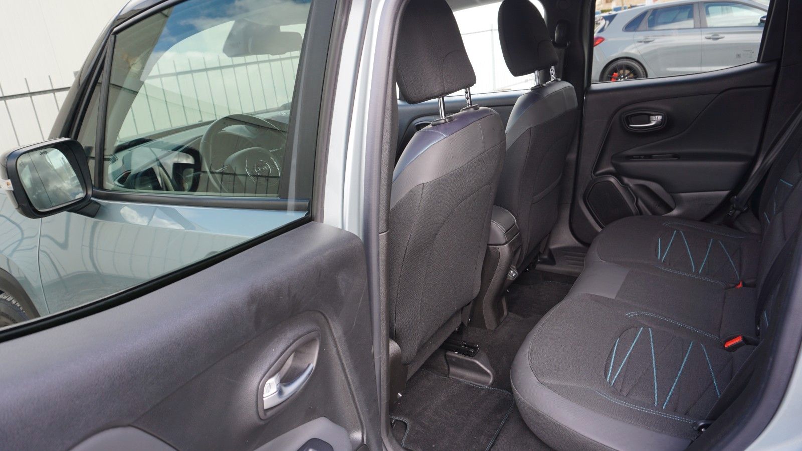 Fahrzeugabbildung Jeep Renegade Longitude Mild-Hybrid FWD, Kamera