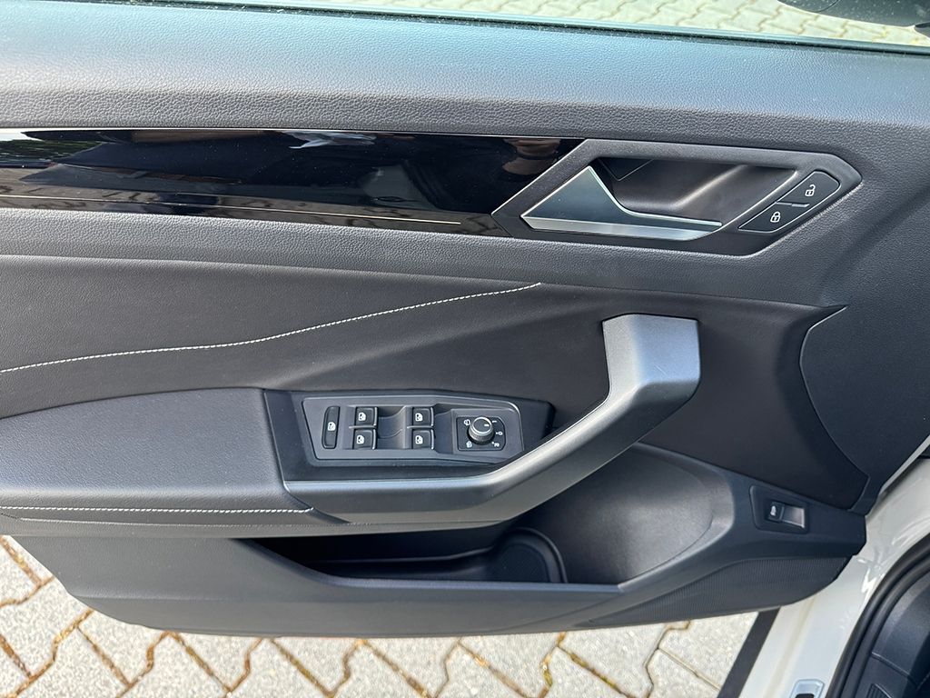 T-Roc 1.5 TSI DSG R-LINE *AHK*NAVI*KEYLESS*