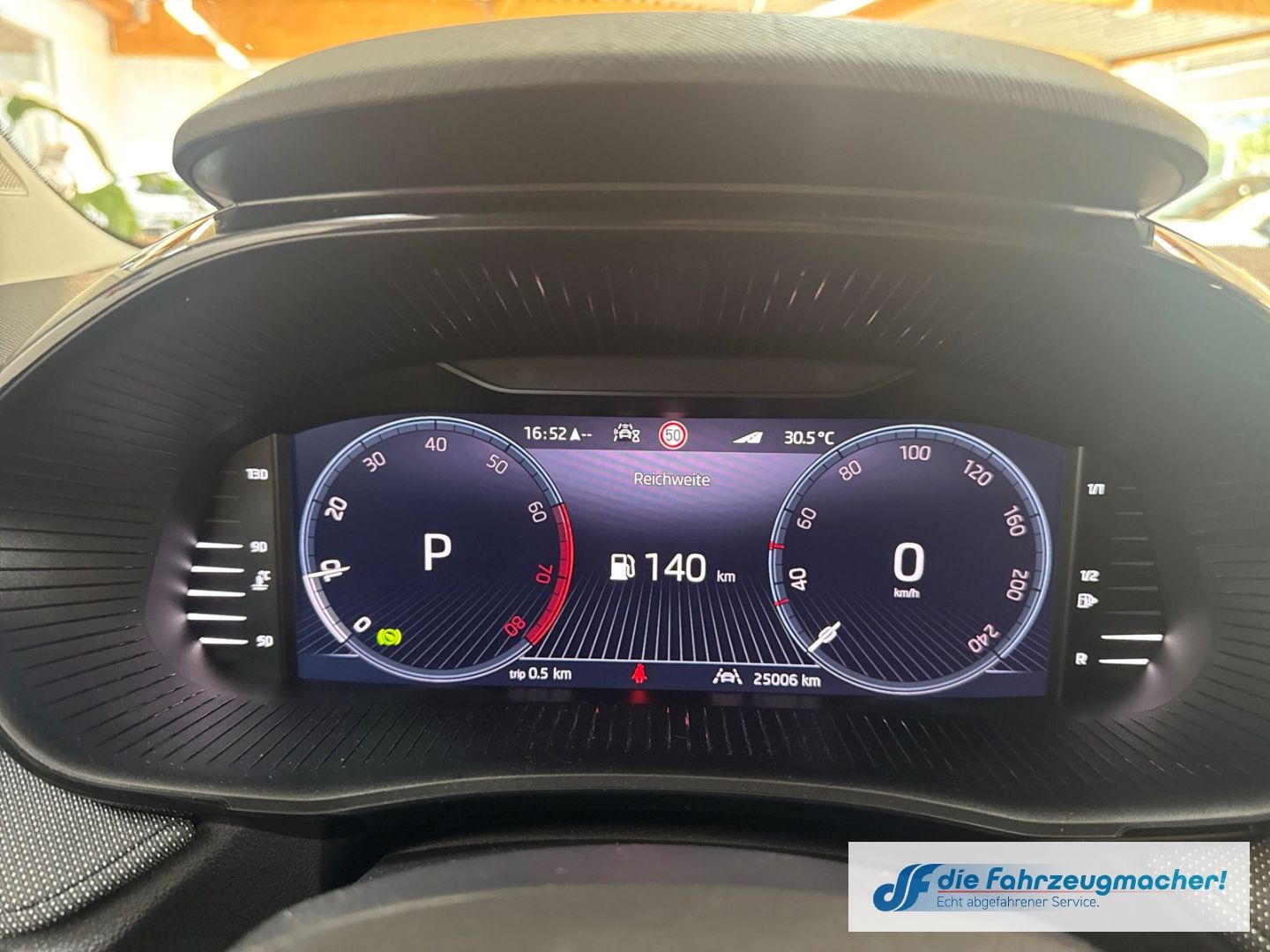 Fahrzeugabbildung SKODA Fabia Tour Automatik Navi DigiCockpit LED Apple