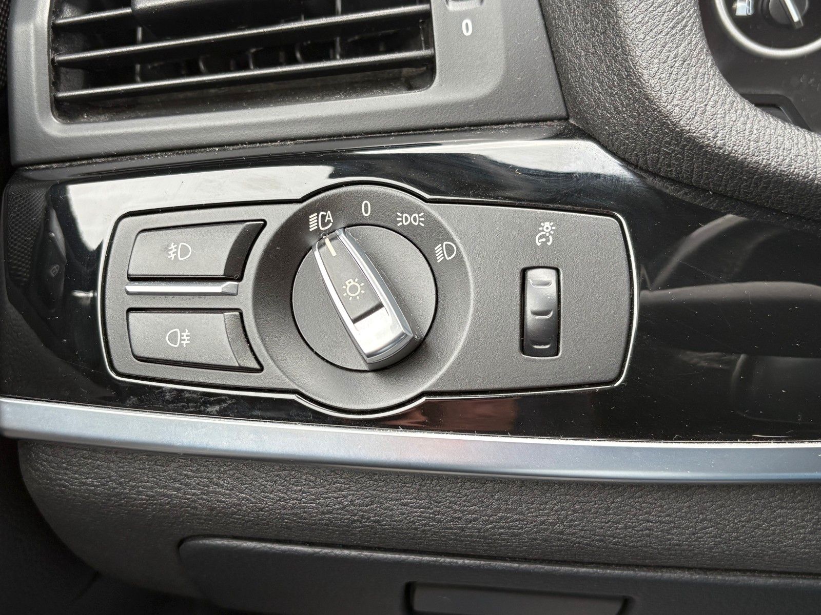 Fahrzeugabbildung BMW X3 xDrive35d Sport-Aut. M SPORTPAKET Navi Leder