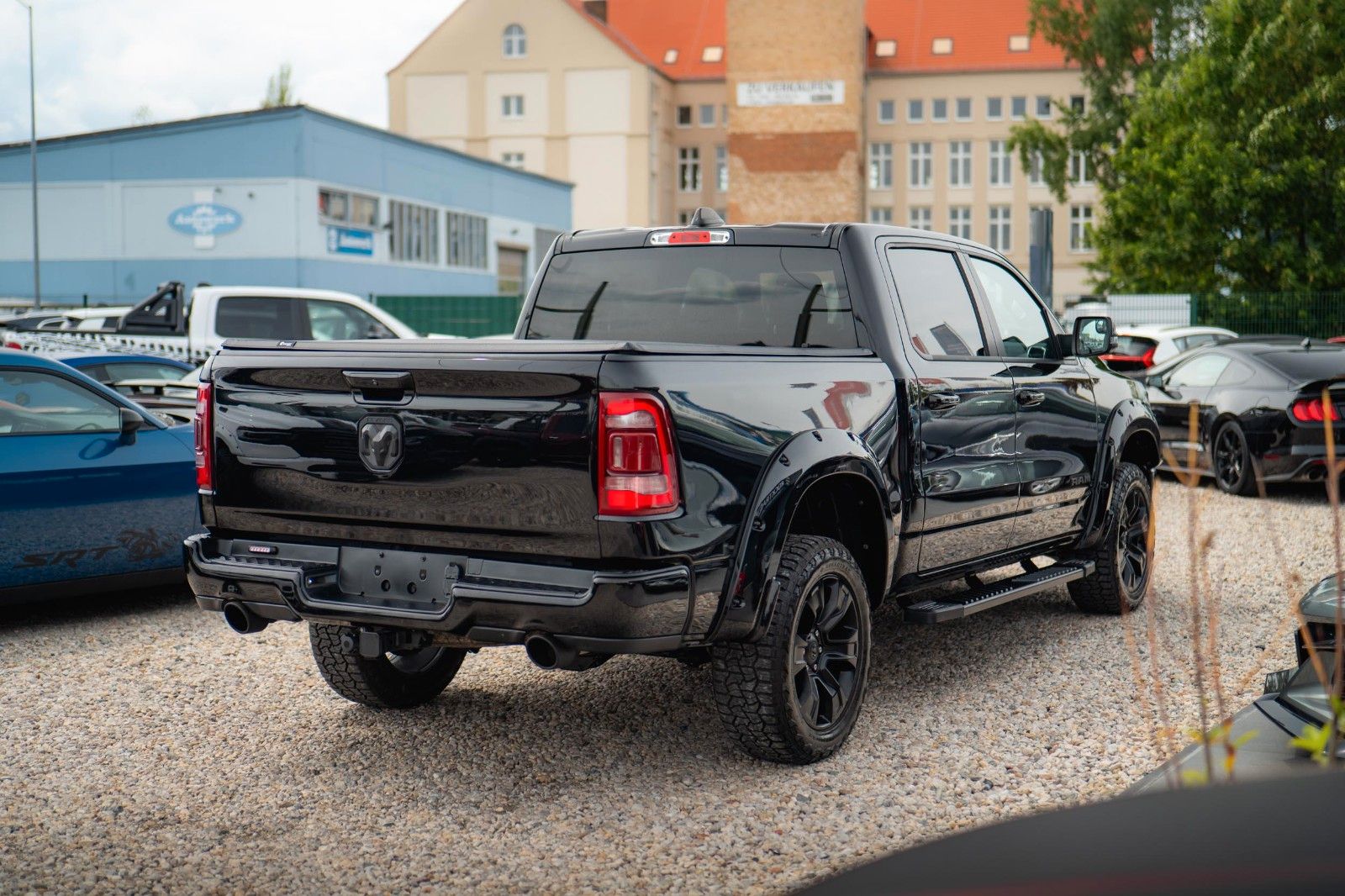 Fahrzeugabbildung Dodge RAM 5.7 V8 HEMI 4x4 LARAMIE Offroad Night LED