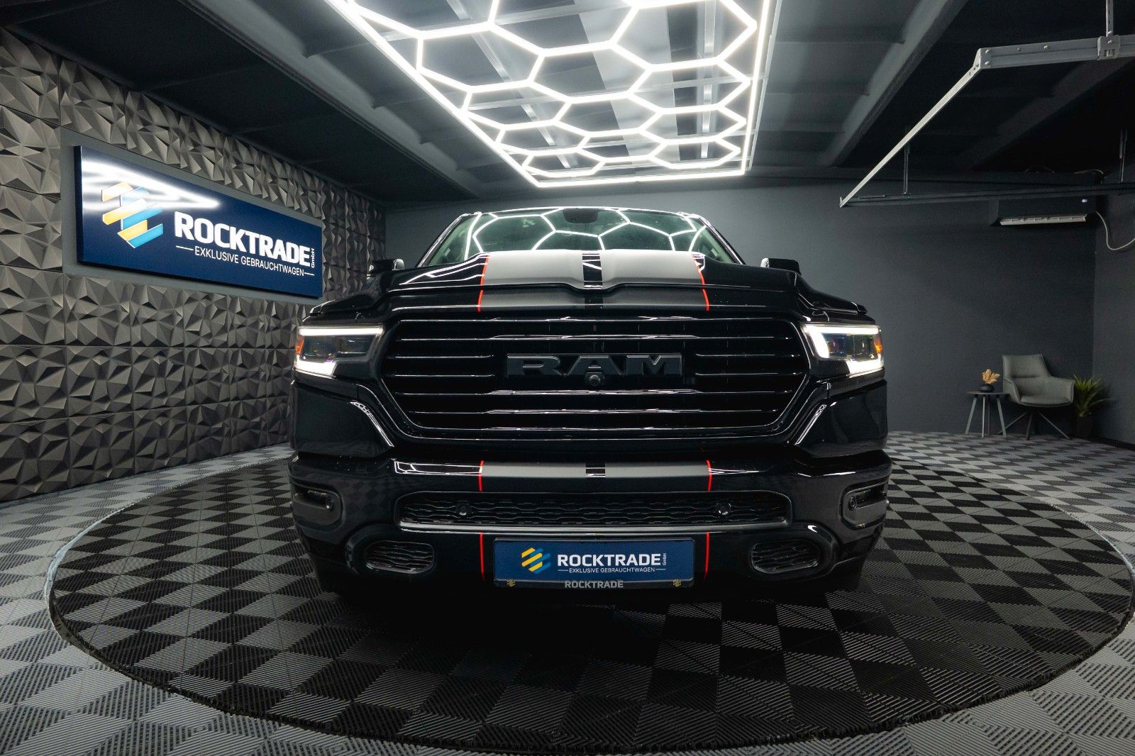 Fahrzeugabbildung Dodge RAM 5.7 V8 HEMI 4x4 LIMITED Style Night-Edition