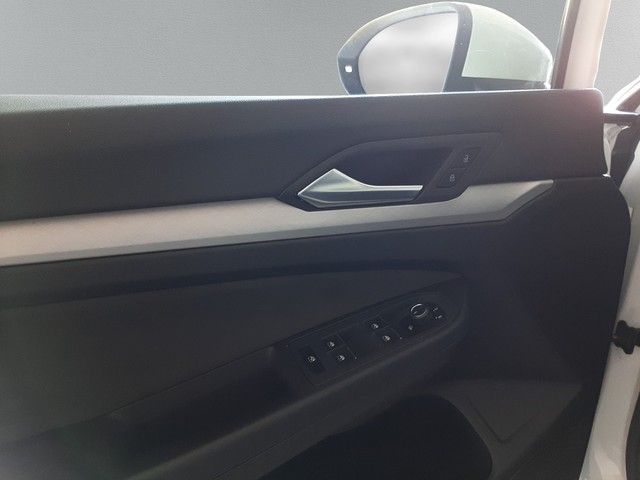 Fahrzeugabbildung Volkswagen Golf VIII Variant Life 2.0TDI AHK Navi ACC LED