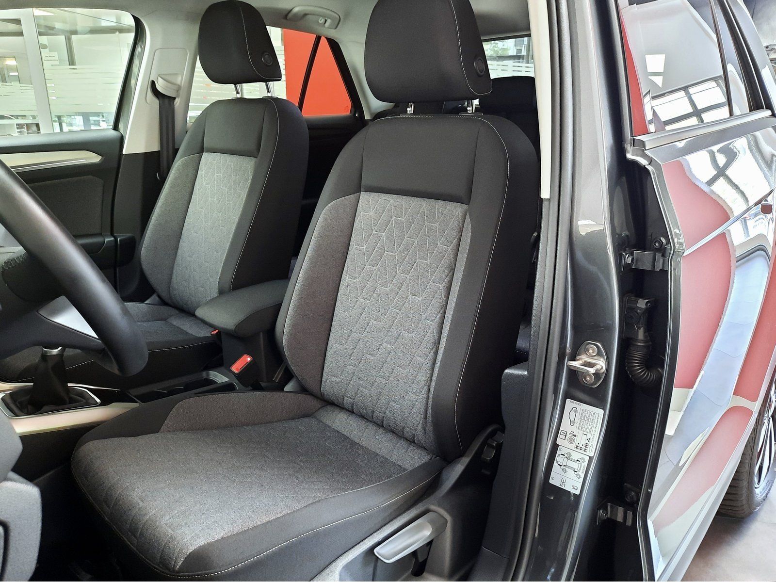 Fahrzeugabbildung Volkswagen T-Roc Move TSI *AHK*Cam*Navi*LED*PDC*Sitzhzg*ACC