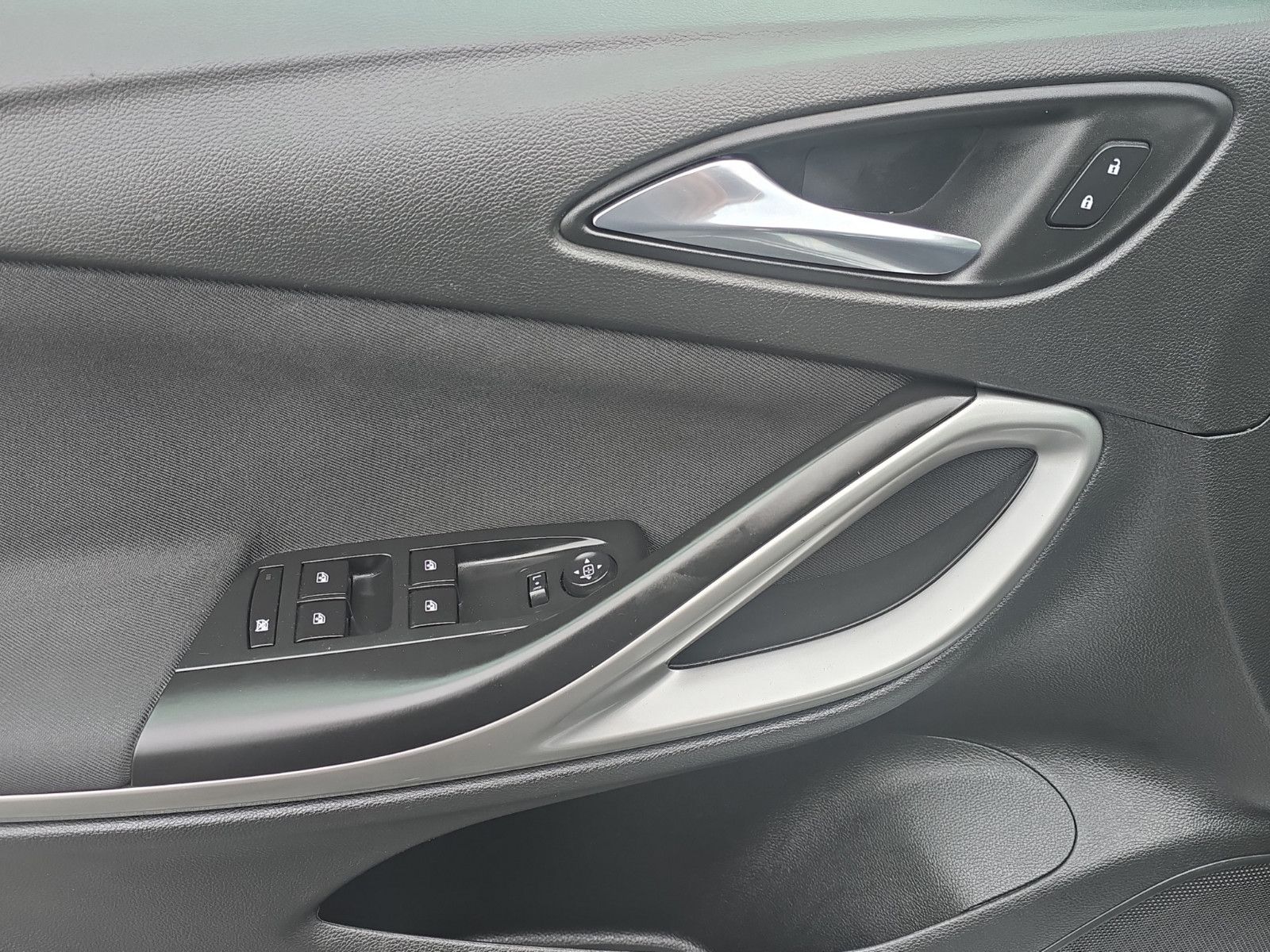 Fahrzeugabbildung Opel Astra K Sports Tourer Business/Lenkradheizung/