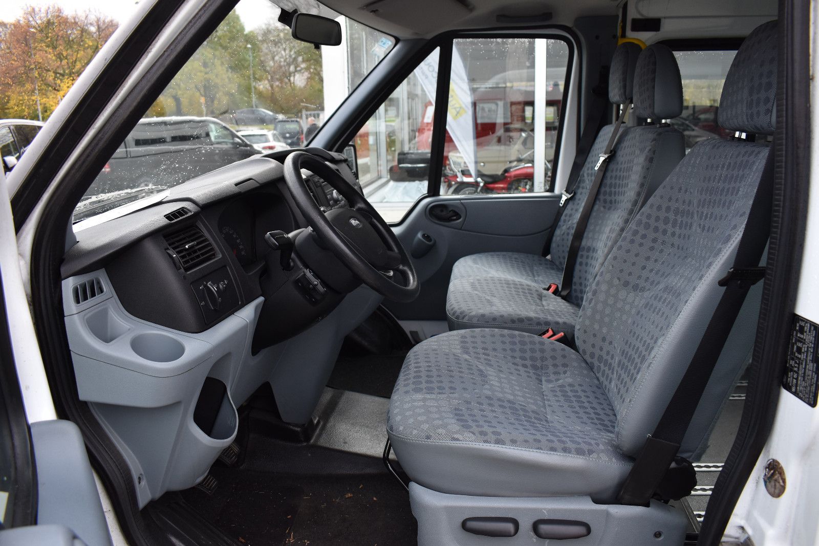 Fahrzeugabbildung Ford Transit Kombi FT 300 L Behindertengerecht *8454