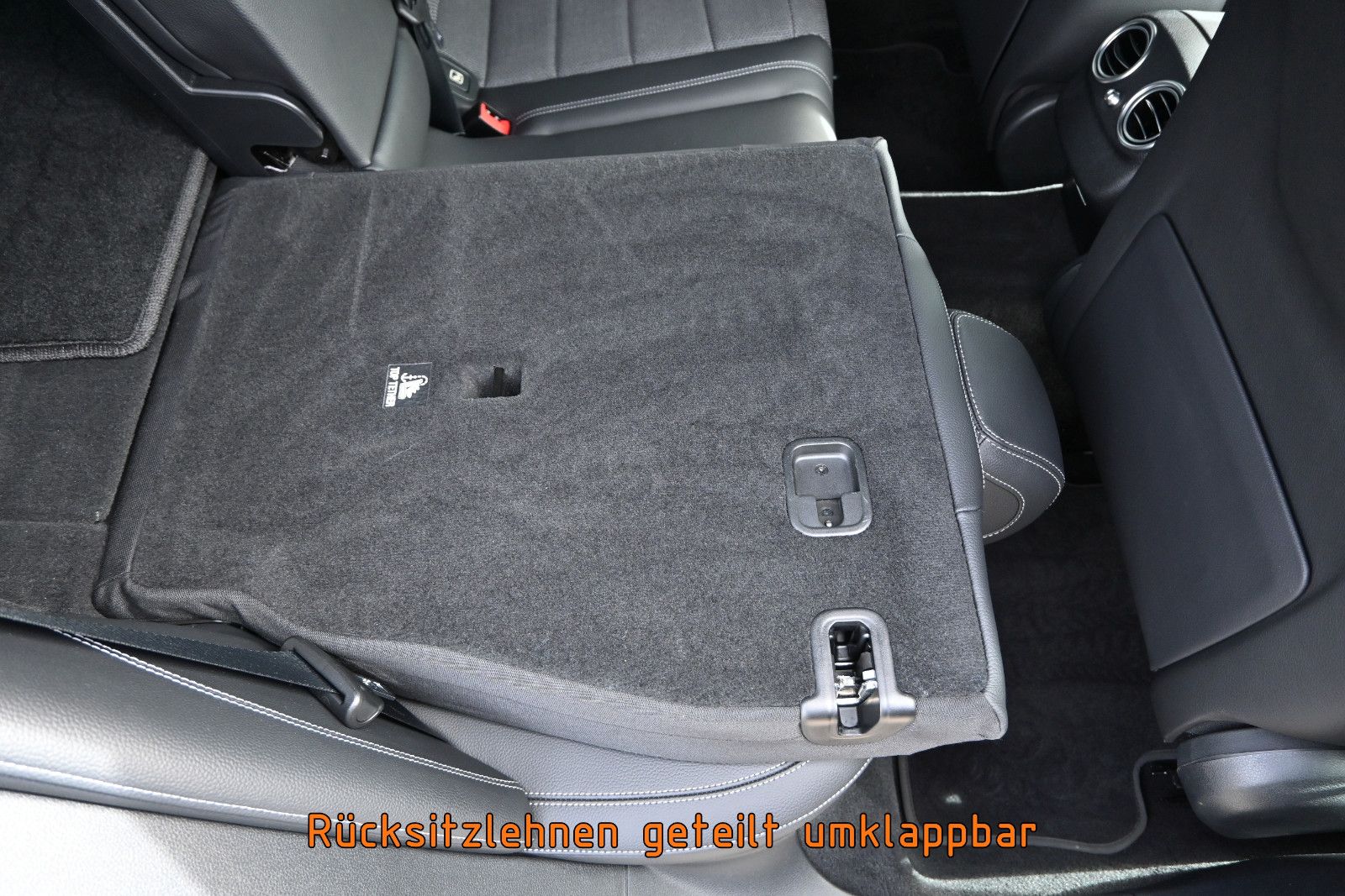 Fahrzeugabbildung Mercedes-Benz E 220 d T Avantg. °NIGHT°AHK°BURMESTER°STANDHEIZ