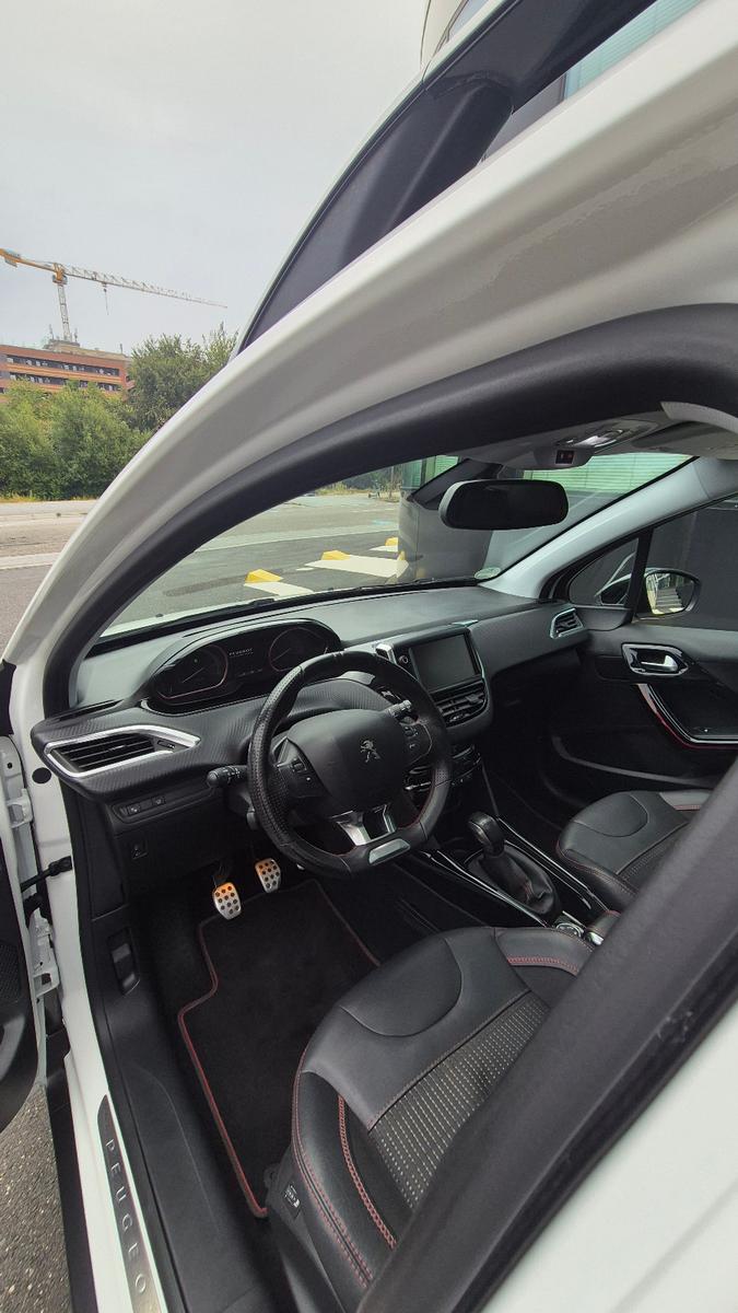 Peugeot 2008 GT-Line/1.Hand/Navi/Kamera/Scheckheft/Euro6