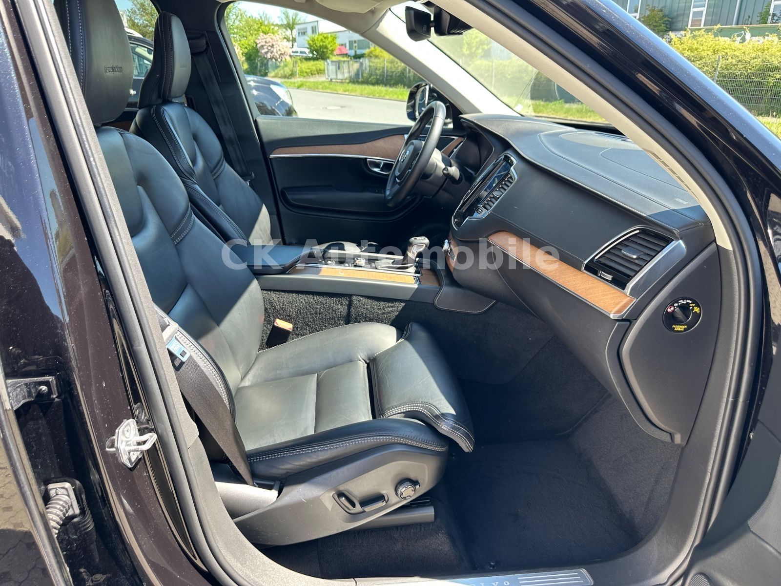 Fahrzeugabbildung Volvo XC90 T5 Inscription AWD/7Sitze/BLIS/LED/360°/AHK
