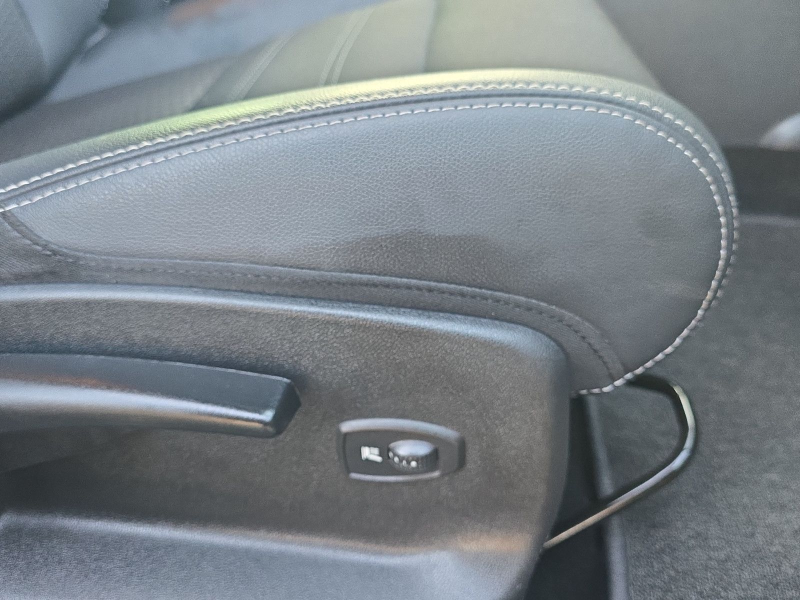 Fahrzeugabbildung Renault Megane III Lim. 5-trg. BOSE Edition TÜV SERVICE