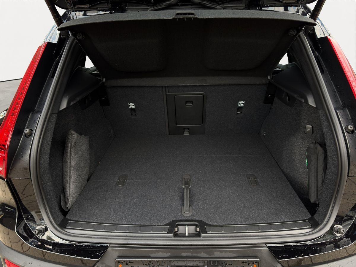 Volvo XC40 B3 Black Edition Plus 360° PANO AHK H/K 20"