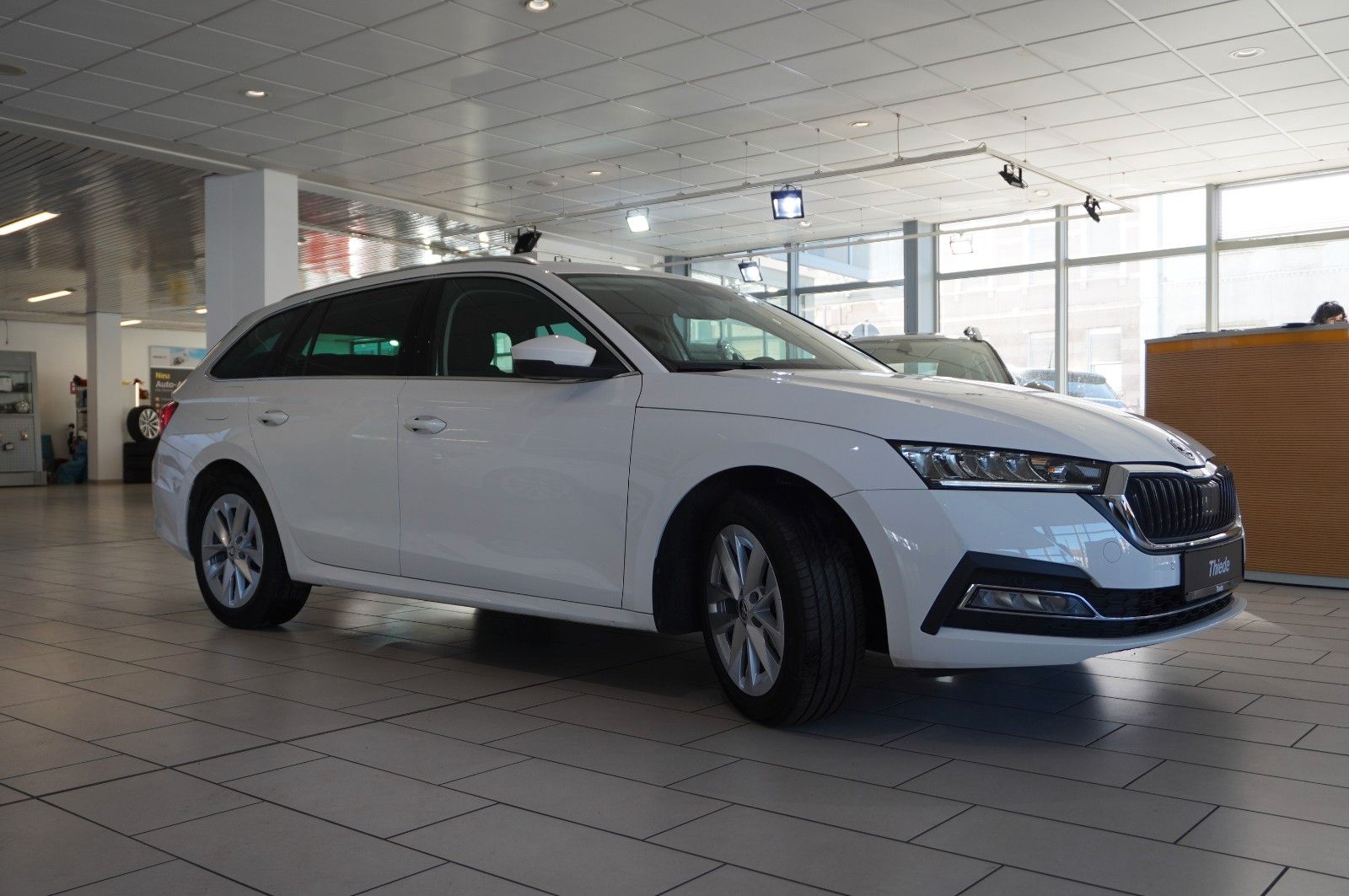 Fahrzeugabbildung SKODA Octavia COMBI 2.0D STYLE NAVI/LED/VIRTU./SHZ/DAB