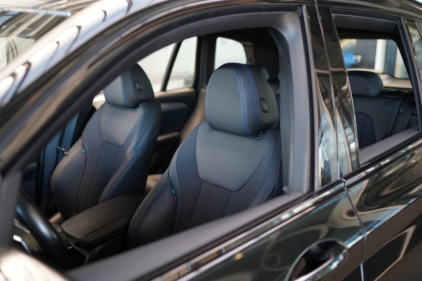 Fahrzeugabbildung BMW X3 20ix M Sport +AHK+ParkingAssis.+Live Cock.Plu