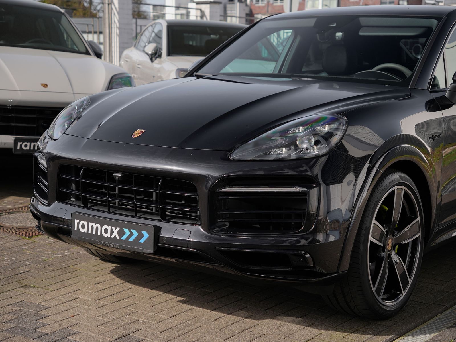 Porsche E-Hybrid Coupé SPORTDESIGN-PAKET-SPORTABGAS.-22" foto 13