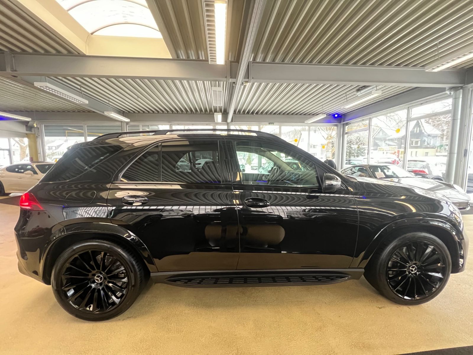 Fahrzeugabbildung Mercedes-Benz GLE 300 d 4Matic AMG LINE *22-ZOLL*ALL BLACK*