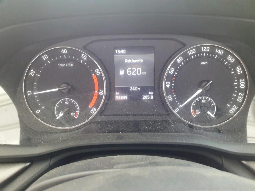 Fahrzeugabbildung SKODA Octavia Combi 1.5 TSI Selection-PANO-AHK-LED-SHZ