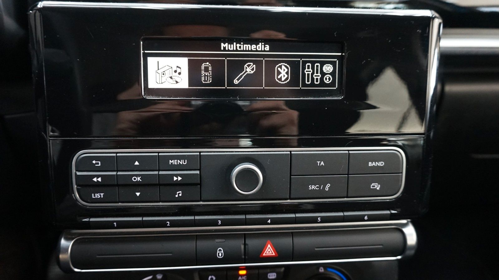 Fahrzeugabbildung Citroën C3 Feel  Scheckheft gepflegt nur 4,9 Liter kombi