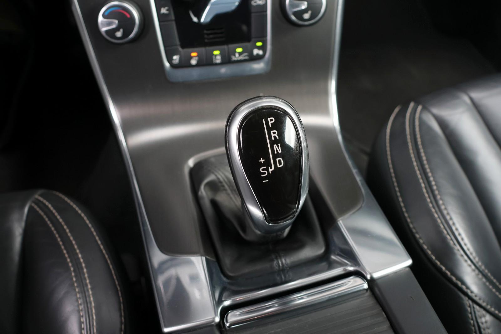 VOLVO S60 3.0L T6 AWD R-DESIGN / ACC / 4XSHZ / LHZ / CAMÉRA / 19 | 347 ch | BVA | PACK SPORT | RÉGLAGE ÉLECTRIQUE DES SIÈGES AVEC FONCTION MÉMOIRE | TOIT OUVRANT