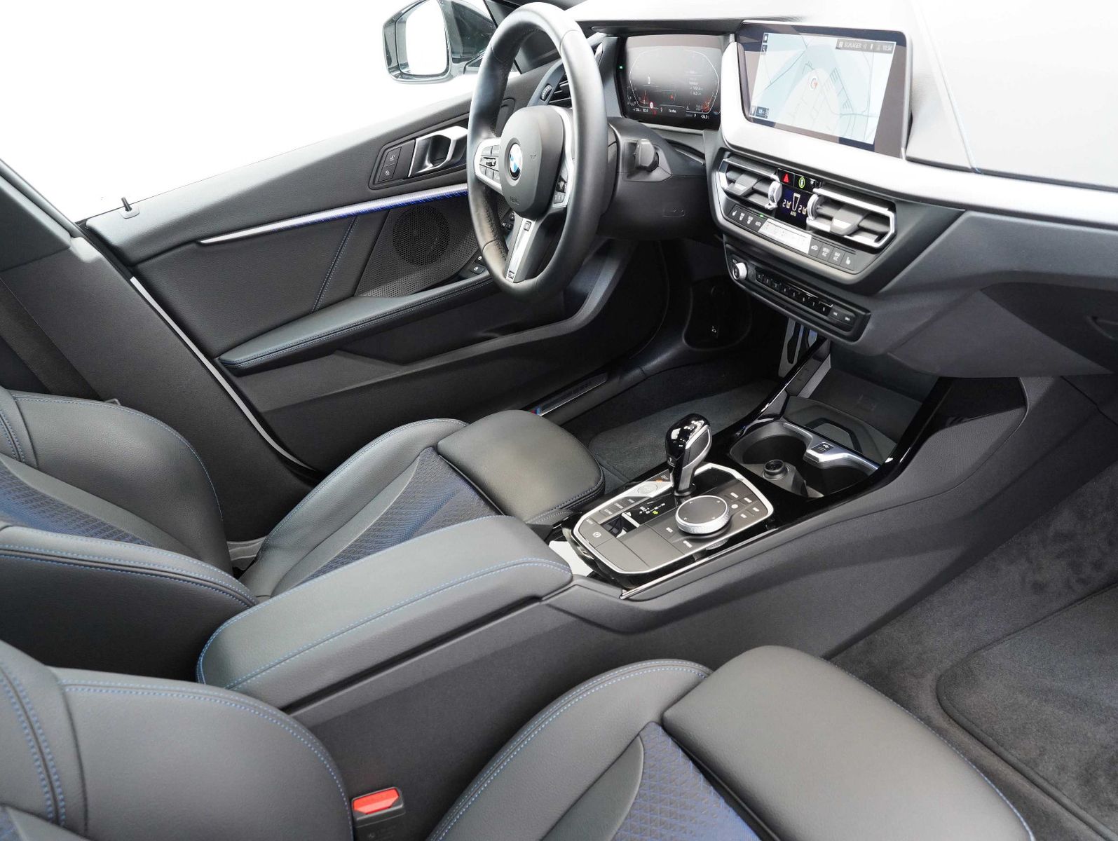 Fahrzeugabbildung BMW 218i Gran Coupé M Sport SHADOW/DAB/TRAVEL/PANO