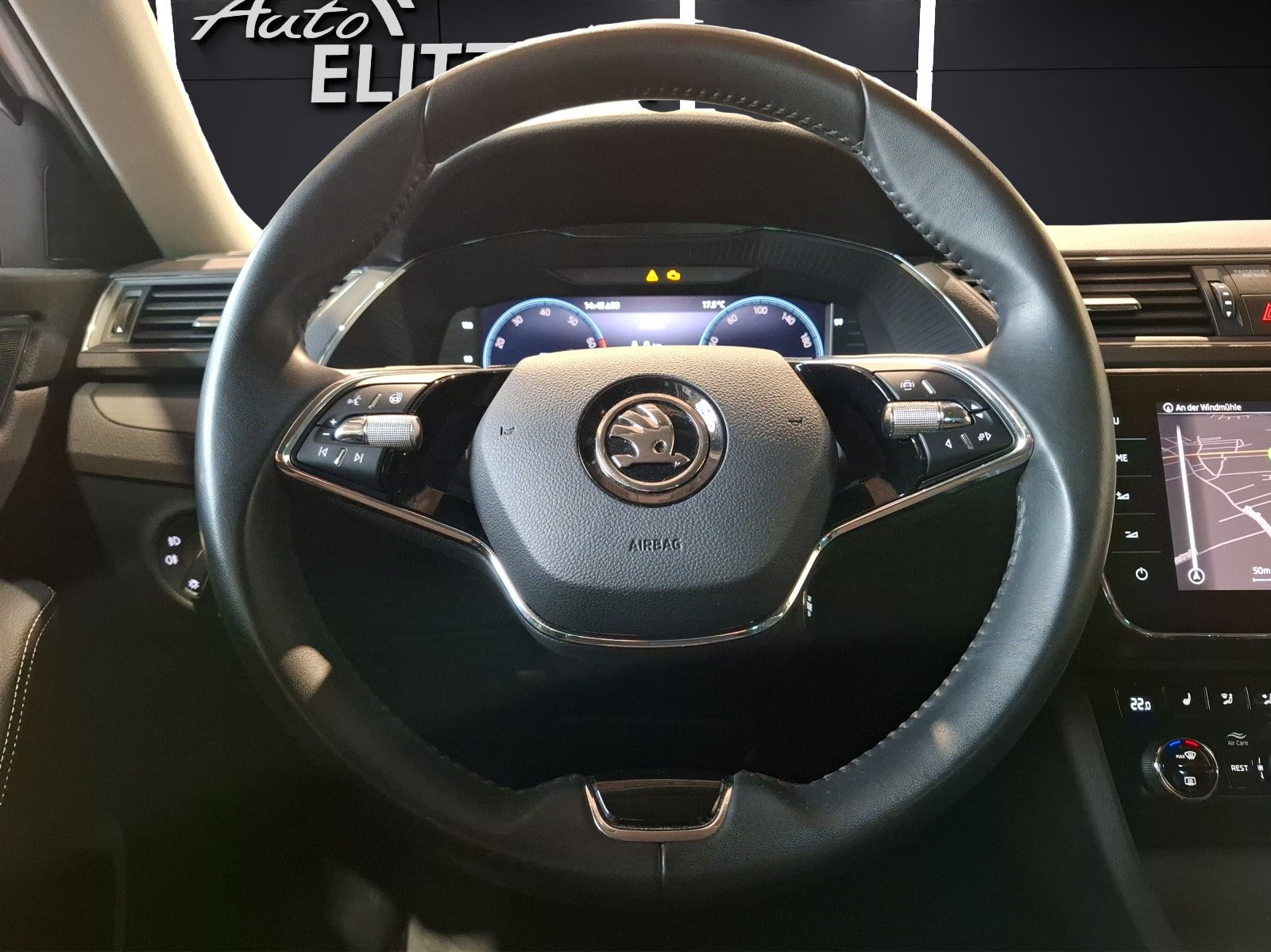 Fahrzeugabbildung SKODA Superb Combi TSI Style DSG Matrix AHK Navi AID b