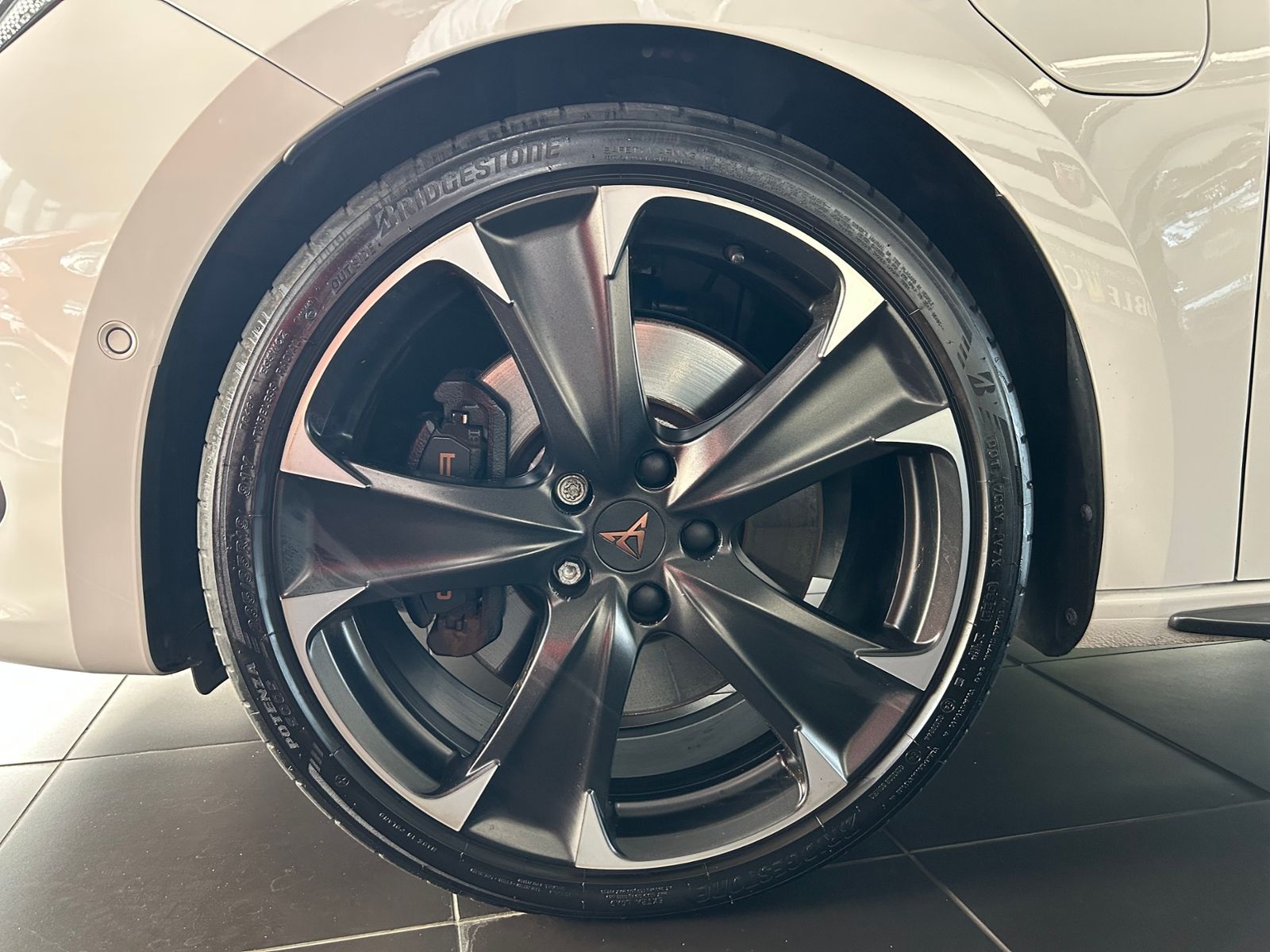 Fahrzeugabbildung CUPRA Leon Sportstourer VZ e-Hybrid NAV RFK SHZ 19"
