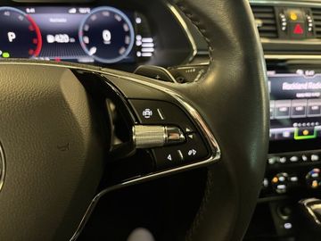 Fotografie des Skoda Superb Combi 2,0l TDI DSG Scout 4x4