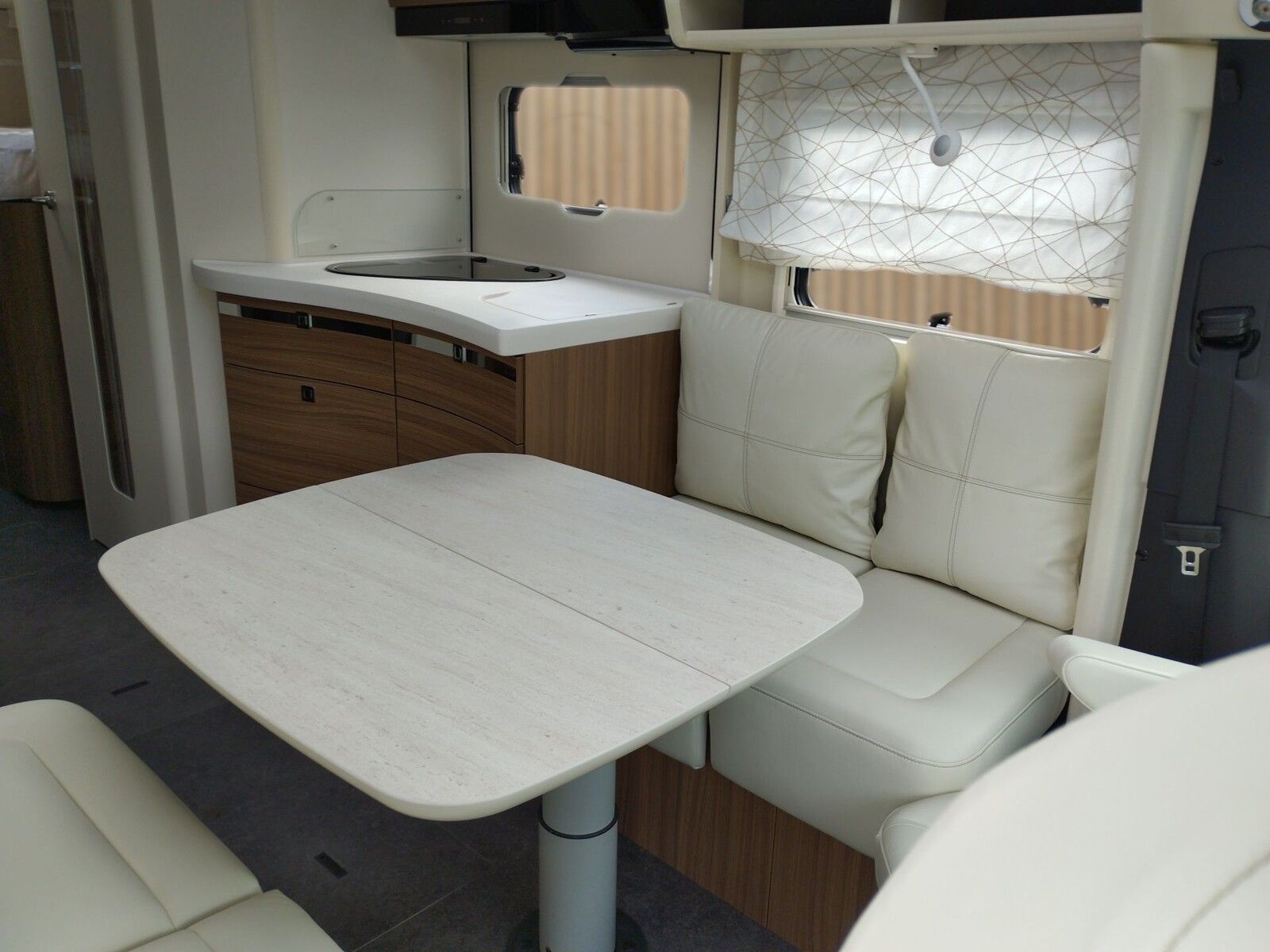 Fahrzeugabbildung Eura Mobil Contura CT 766 EF Luminary Paket, Markise