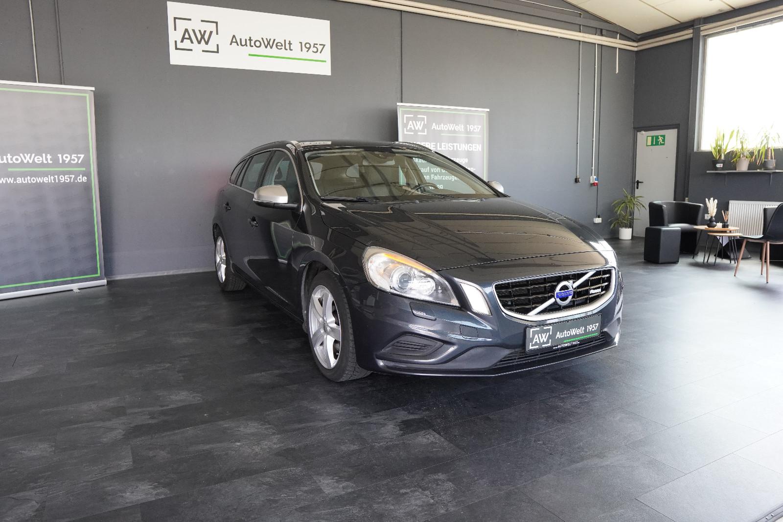 Volvo V60 Kombi R-Design Sport*SHZ*BiXenon*8-fach ALU