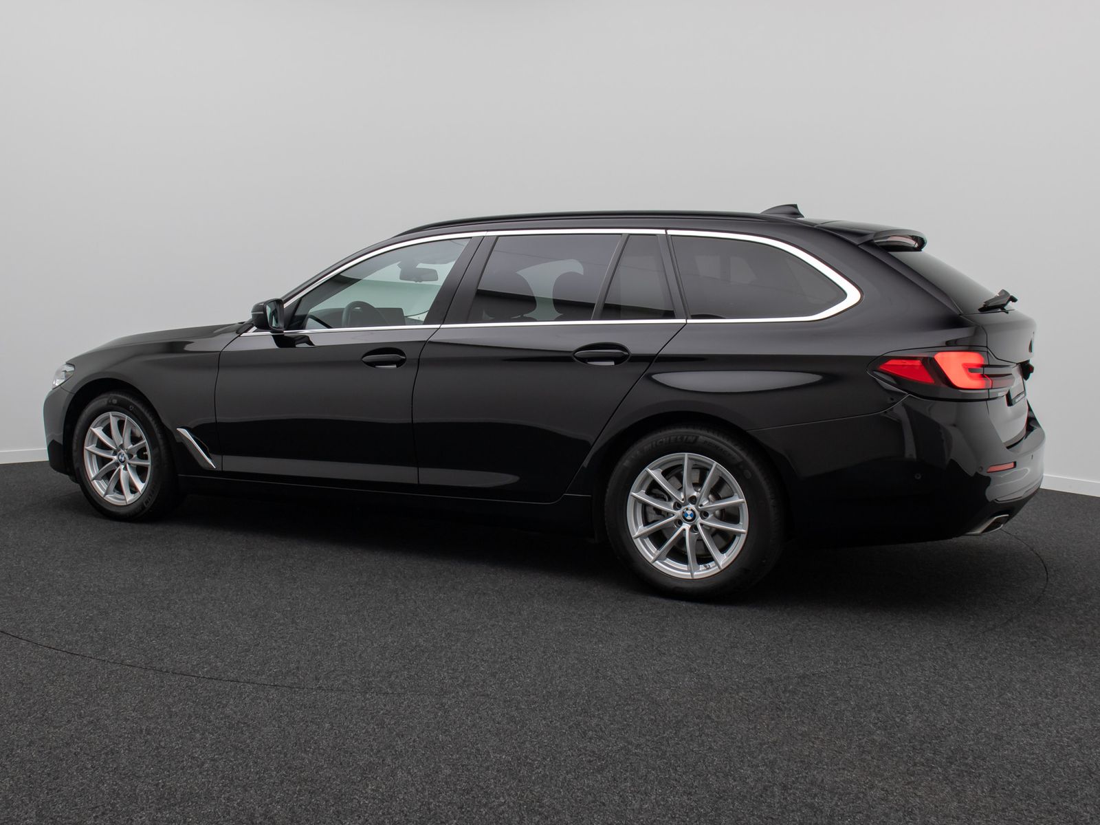 Fahrzeugabbildung BMW 520d xD Alarm Kamera DAB HUD 4xKlima Leder