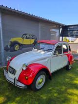Citroën 2 CV - weiße Citroën 2 CV