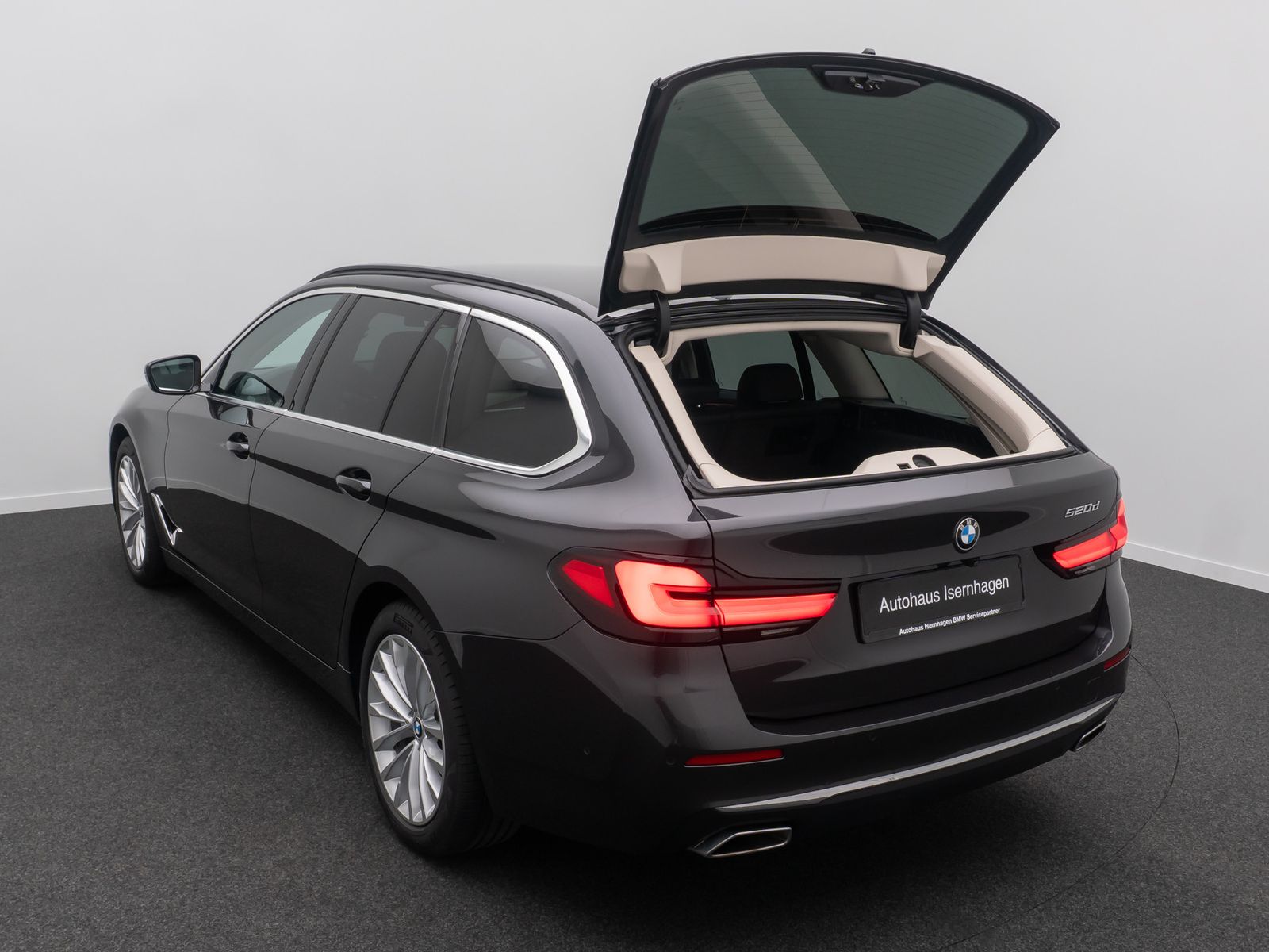 Fahrzeugabbildung BMW 520d Luxury Line DAB Kamera HUD Laser SoftClose
