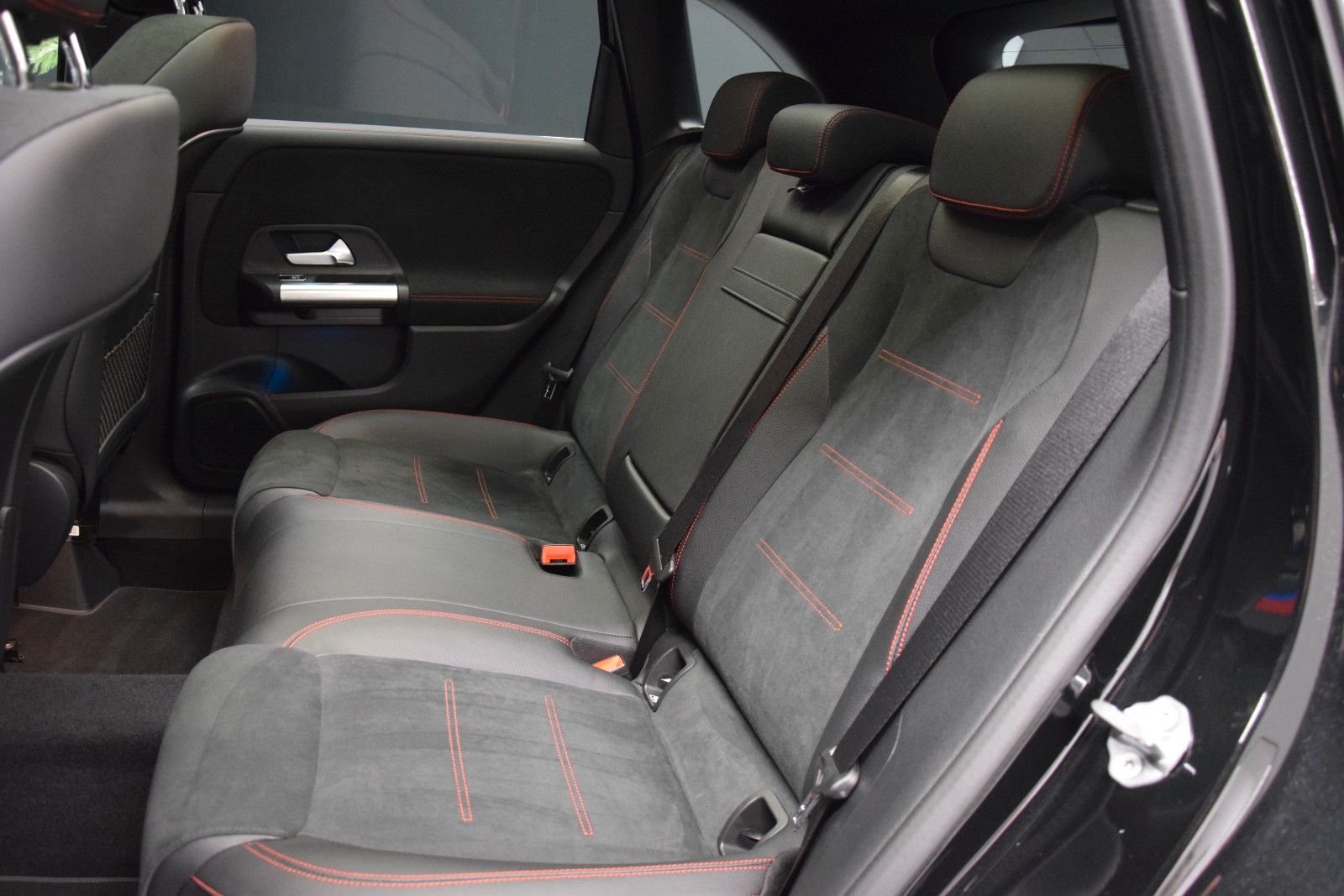 Fahrzeugabbildung Mercedes-Benz B 220 4Matic AMG-Line Pano LED Kamera Tempomat