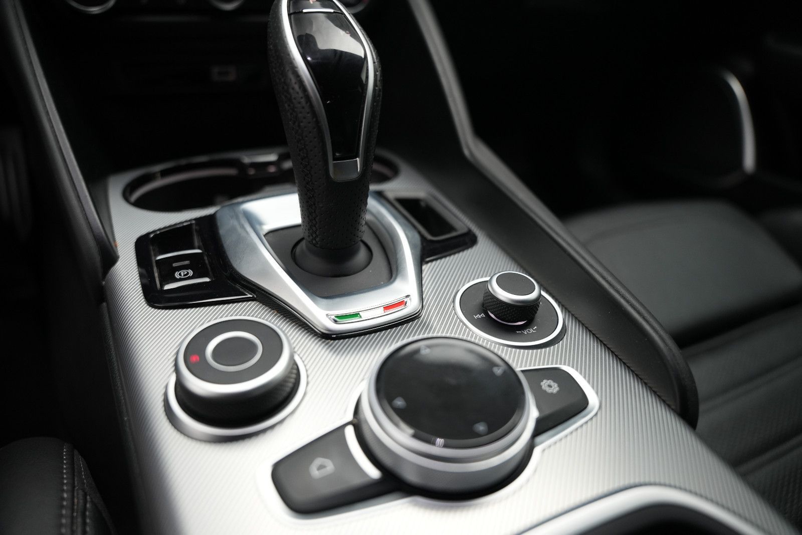 Fahrzeugabbildung Alfa Romeo Giulia Veloce *Harman&Kardon*Memory*Kamera*Navi