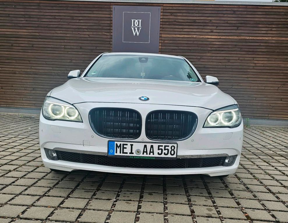 Image of BMW 730