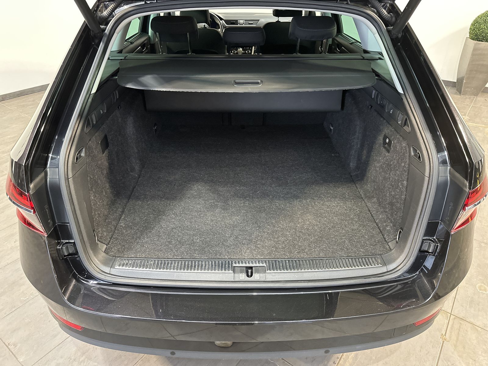 Fahrzeugabbildung SKODA Superb Combi 1.4 TSI DSG Style iV NAV+LED+ACC+PP