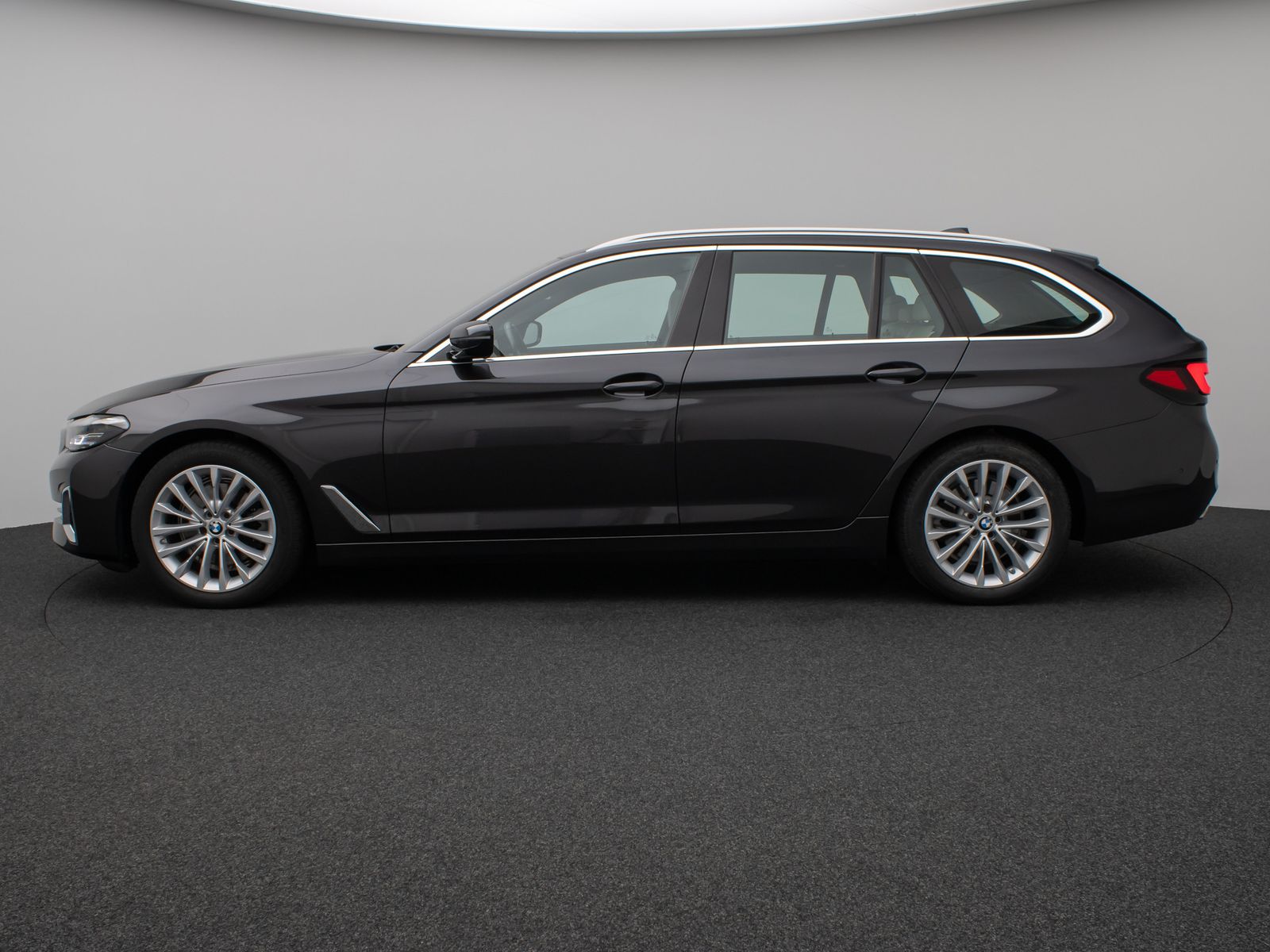 Fahrzeugabbildung BMW 520d  xD Luxury Line Panorama Kamera DAB H/K AHK