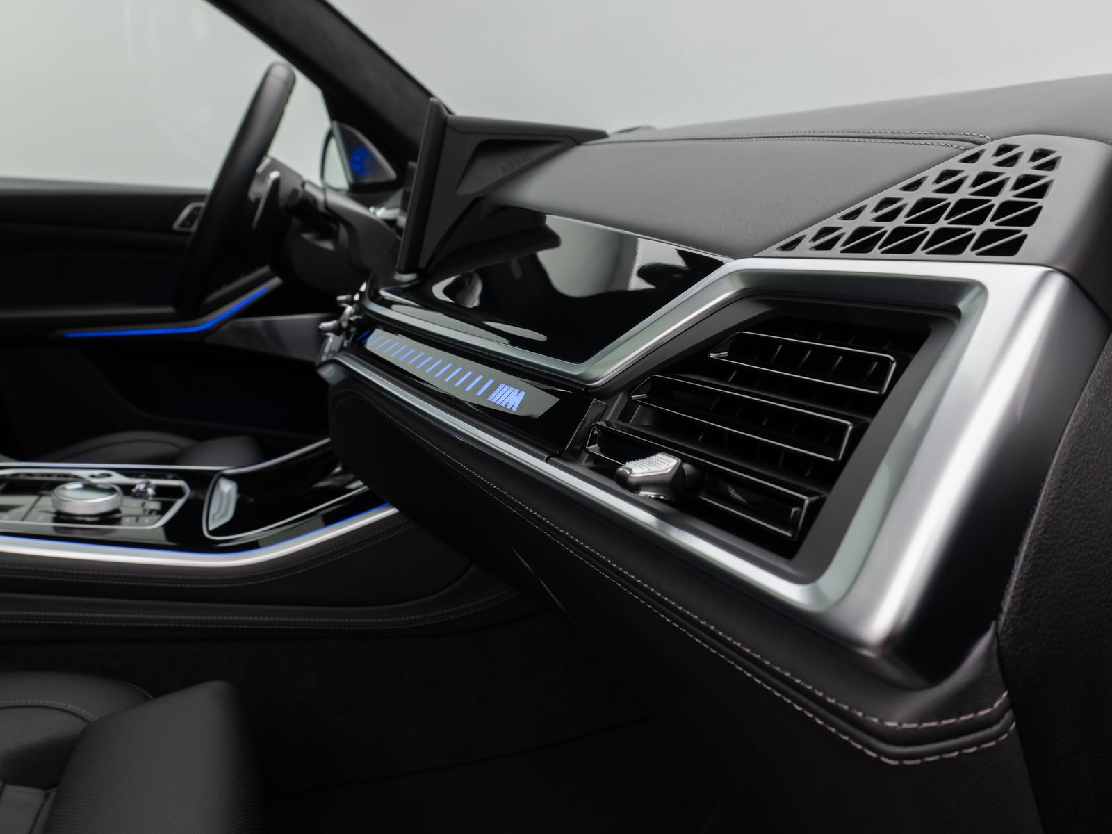 Fahrzeugabbildung BMW X5 M60i Panorama 360° B&W SoftCL Massage 22Zoll
