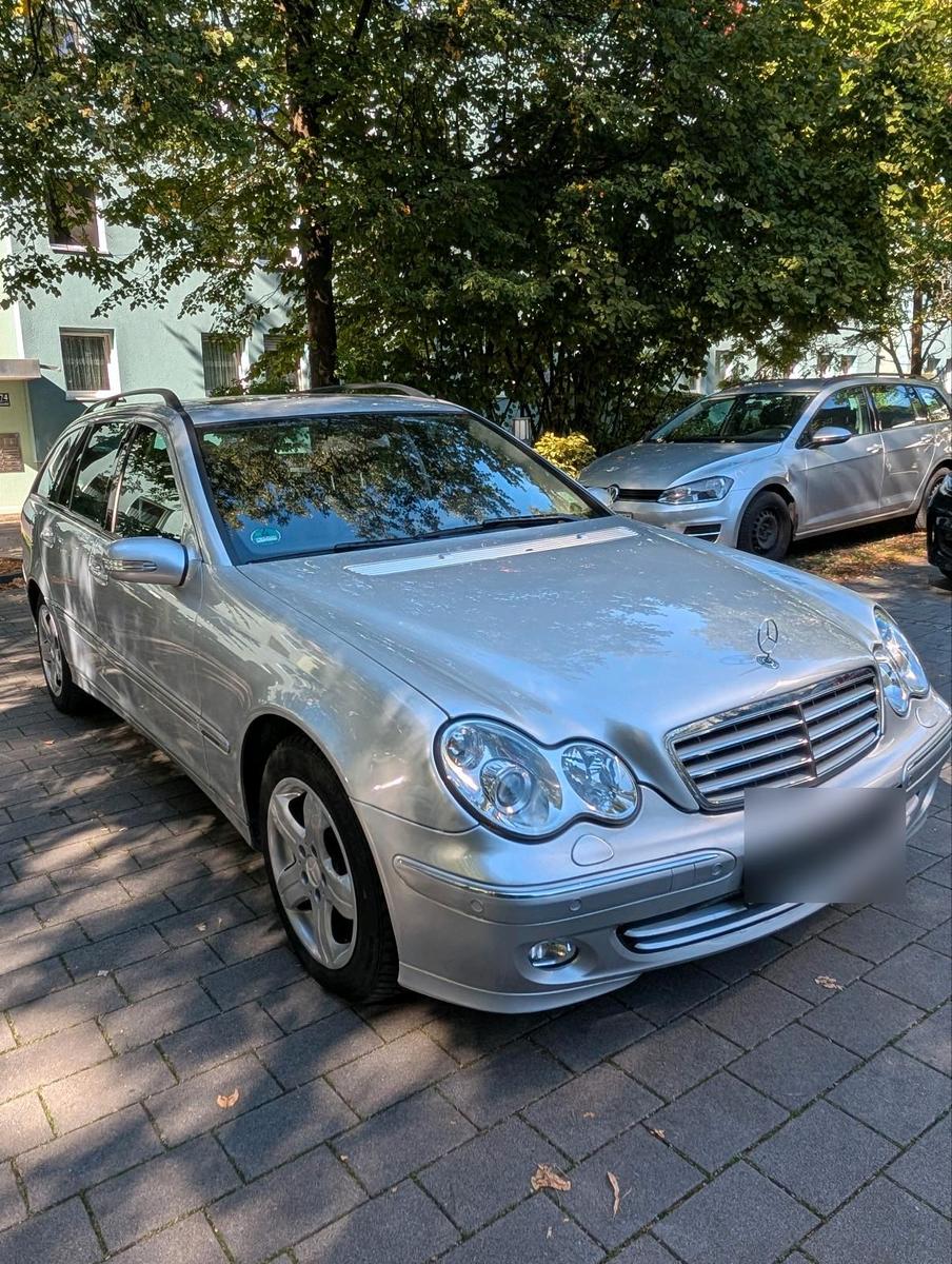 Mercedes-Benz C280 2006 — rear view