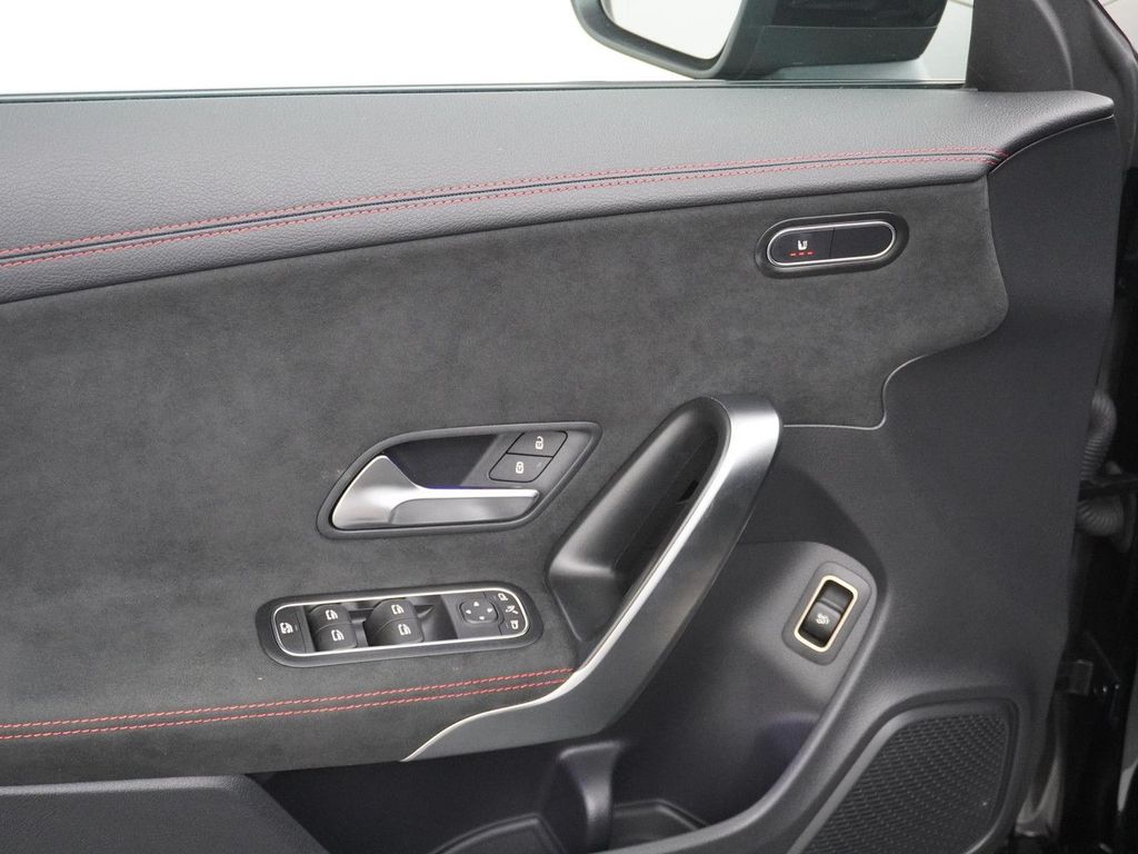 Mercedes-Benz CLA 180 Star Edition AMG Line Nightpakket, Parke
