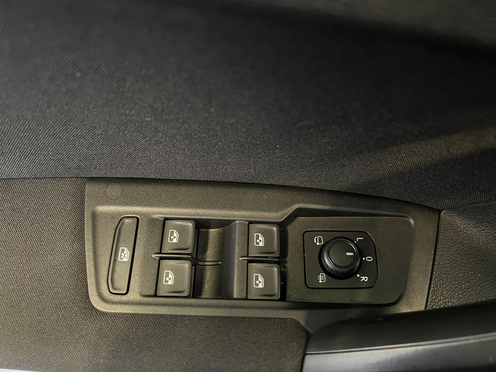 Fahrzeugabbildung Volkswagen Tiguan Trendline 1.4 TSI DSG *AHK, Sitzheizung,